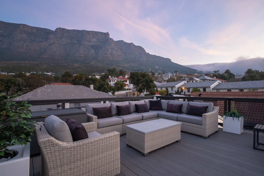 7 Bedroom Property for Sale in Oranjezicht Western Cape